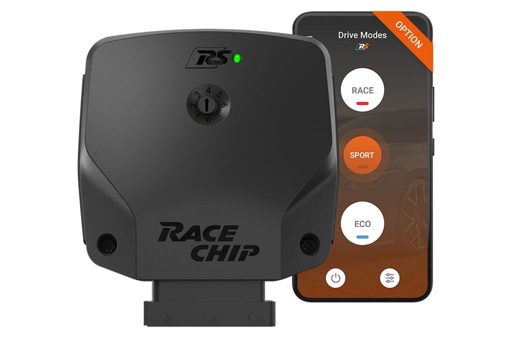 RaceChip RS control unit with green operating light next to a smartphone with the optional app showing the driving modes RACE, SPORT and ECO.